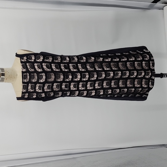 Diane Von Furstenberg Lace Squared Neckline Shift Dress Size 8 - Picture 1 of 8